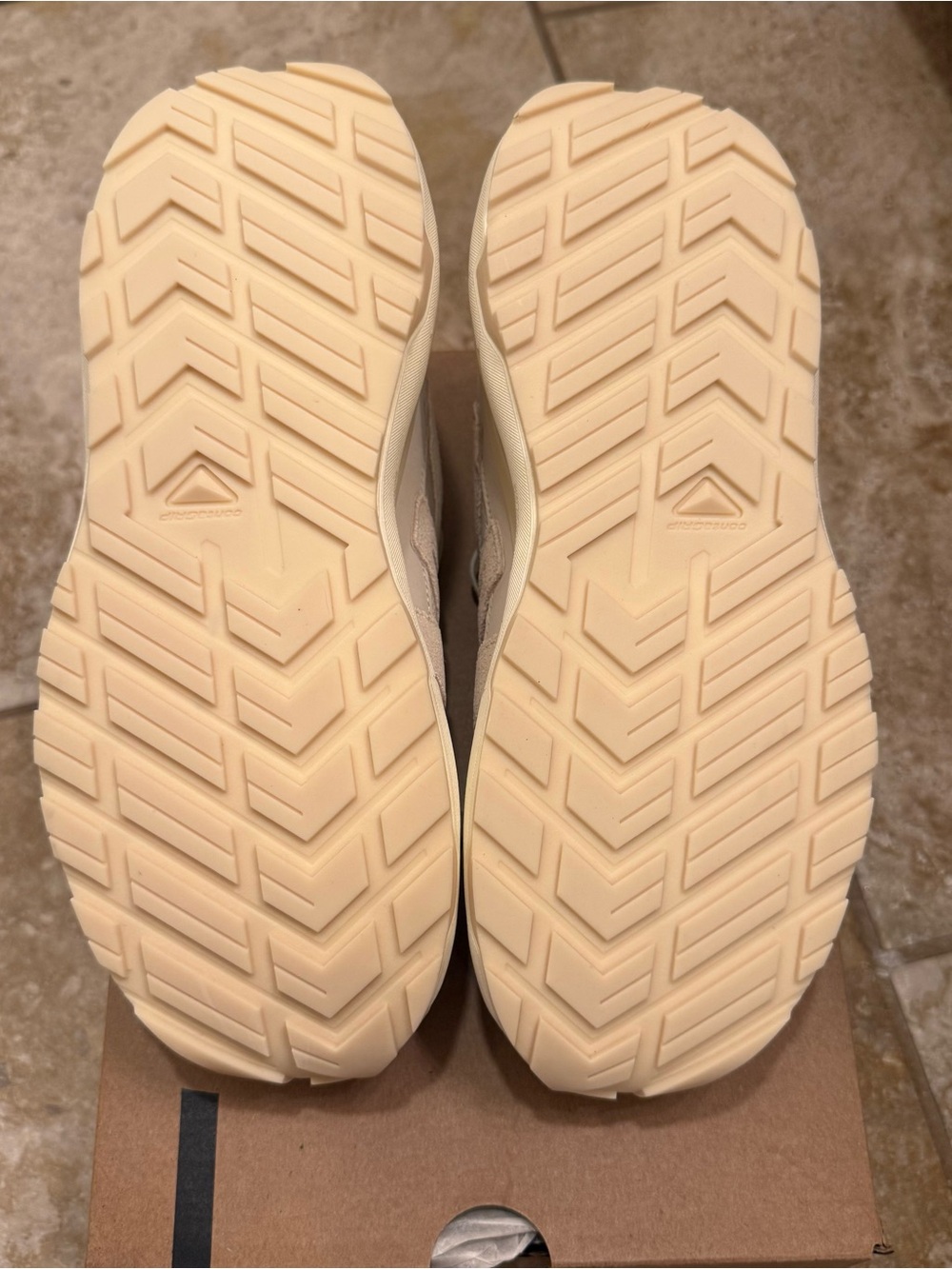 Salomon XC Roam Leather Size 6 Almond Milk - Picture 14 of 17